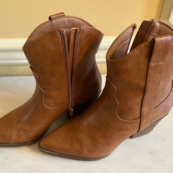 Universal Thread Tan Western Booties; Size 6 - Picture 5 of 5